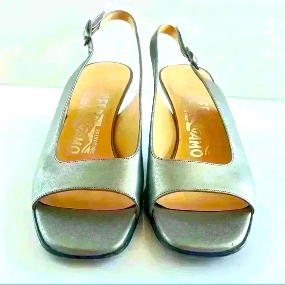 SALVATORE FERRAGAMO GREY LEATHER SLINGBACK KITTY HEEL OPEN TOE SANDALS 6.5 - Picture 2 of 16